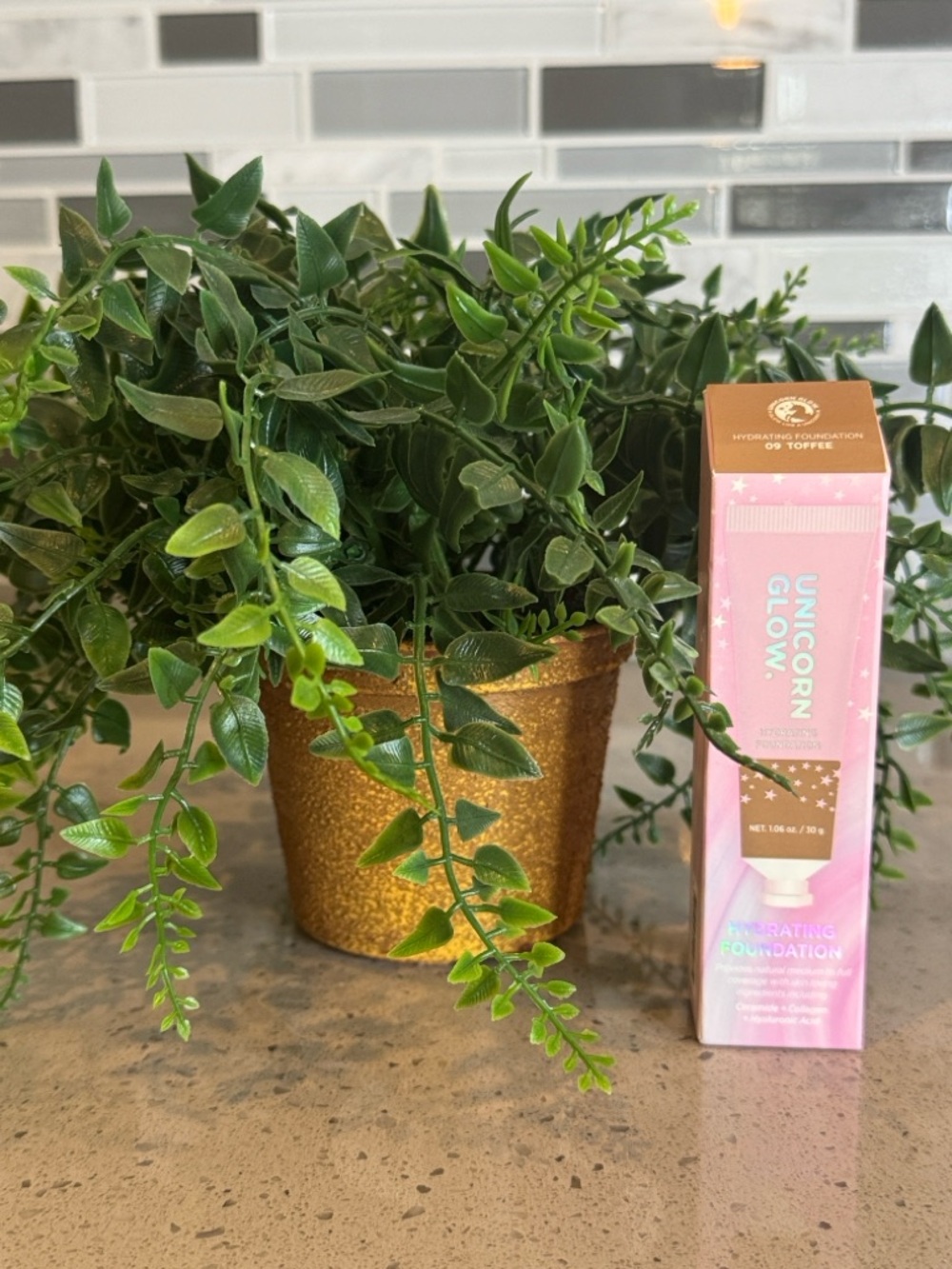 UNICORN GLOW - 09 Toffee Hydrating Foundation